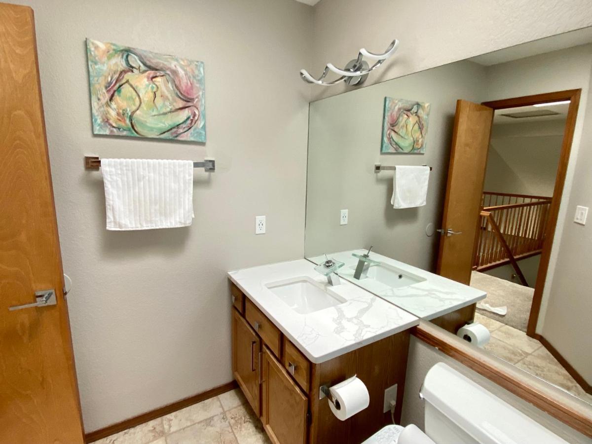 Artsy Home Close To Usafa With Fireplace And Patio コロラドスプリングス エクステリア 写真