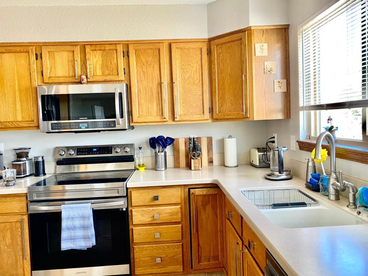 Artsy Home Close To Usafa With Fireplace And Patio コロラドスプリングス エクステリア 写真