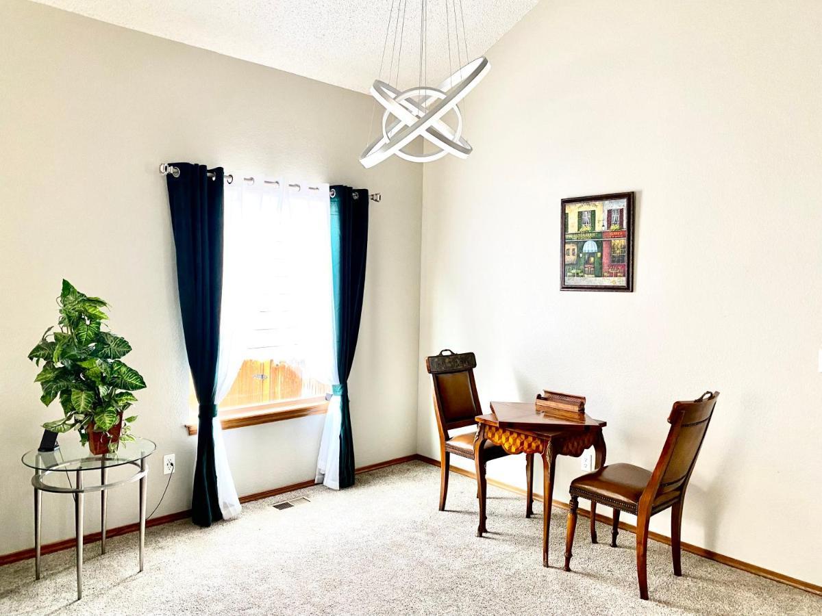Artsy Home Close To Usafa With Fireplace And Patio コロラドスプリングス エクステリア 写真