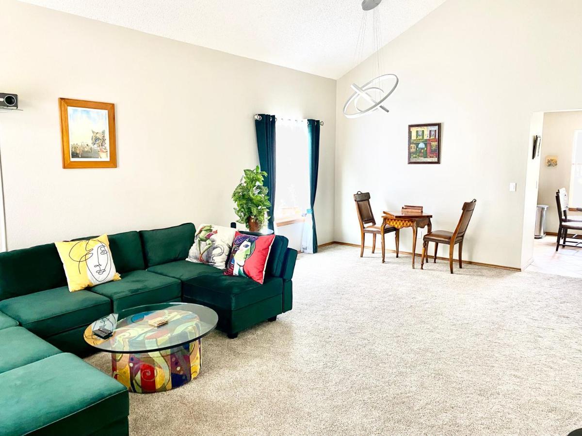 Artsy Home Close To Usafa With Fireplace And Patio コロラドスプリングス エクステリア 写真