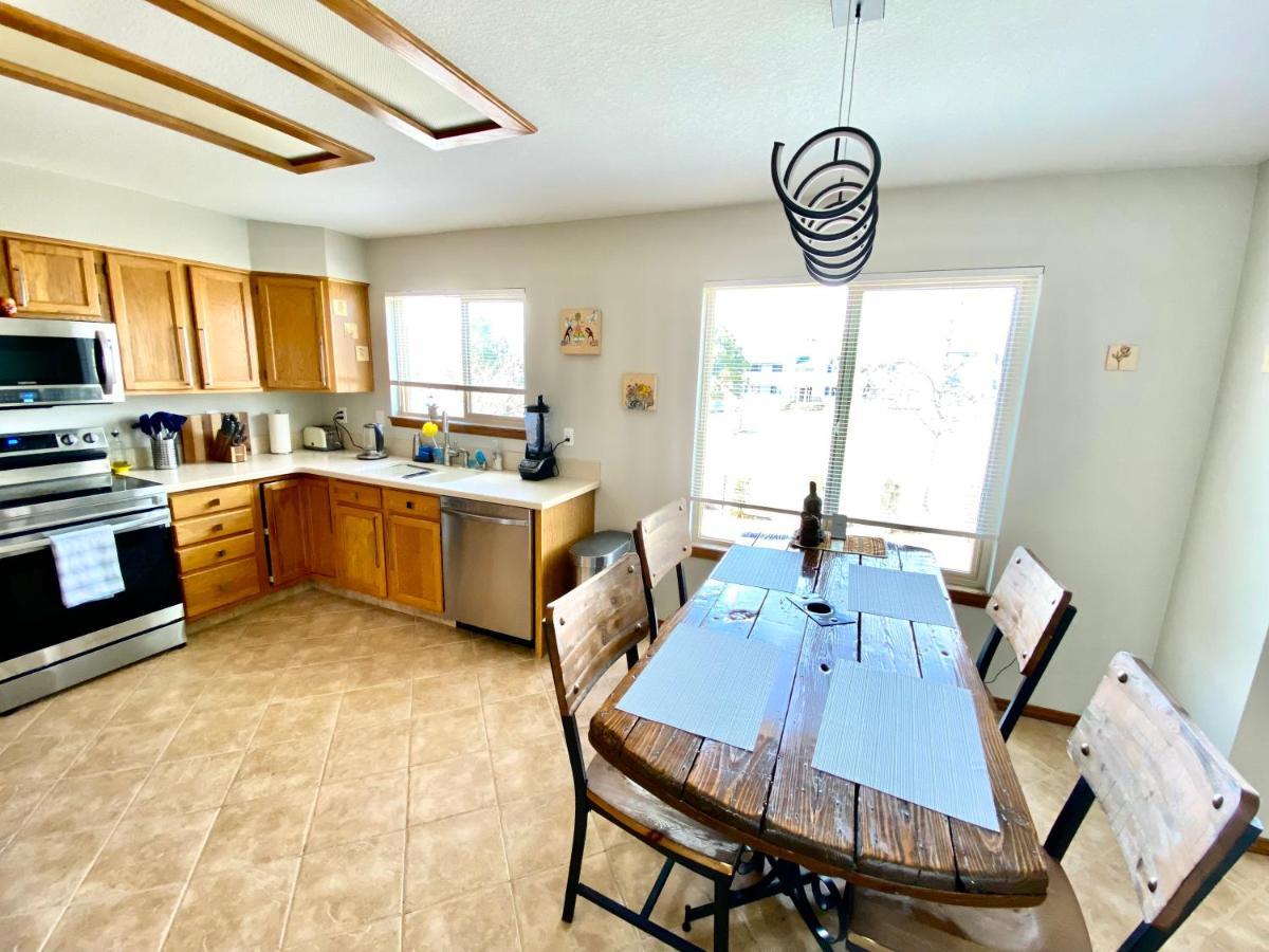 Artsy Home Close To Usafa With Fireplace And Patio コロラドスプリングス エクステリア 写真