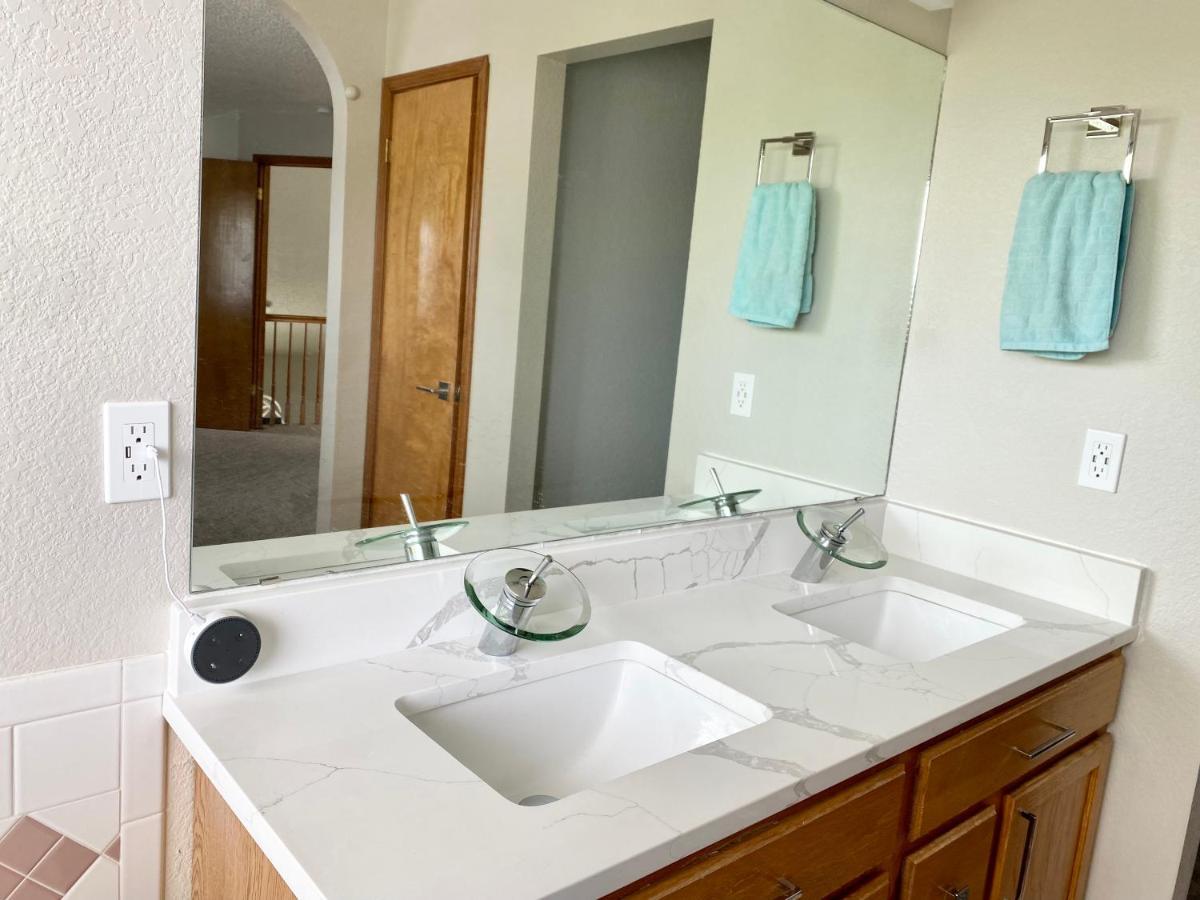 Artsy Home Close To Usafa With Fireplace And Patio コロラドスプリングス エクステリア 写真