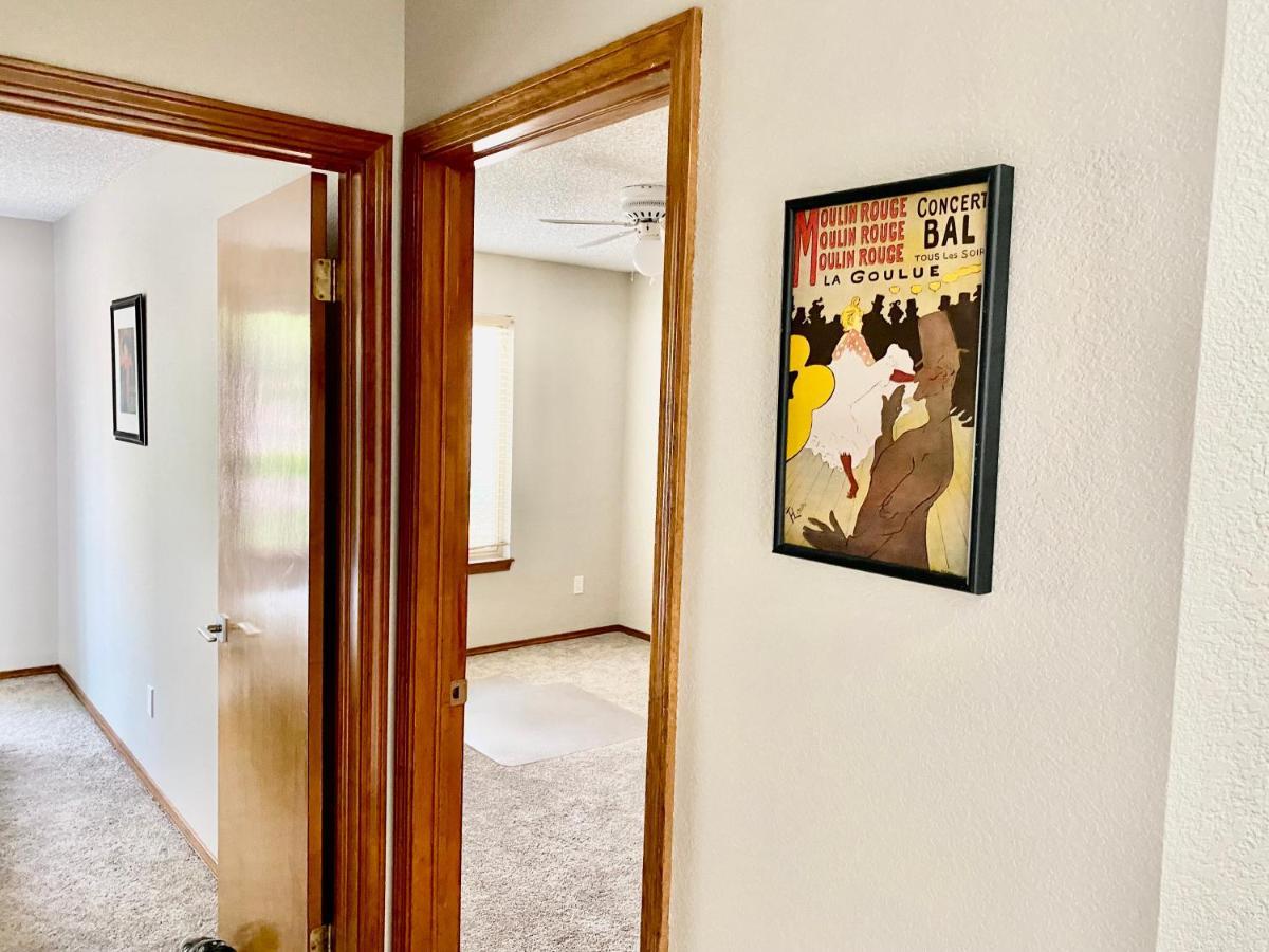 Artsy Home Close To Usafa With Fireplace And Patio コロラドスプリングス エクステリア 写真