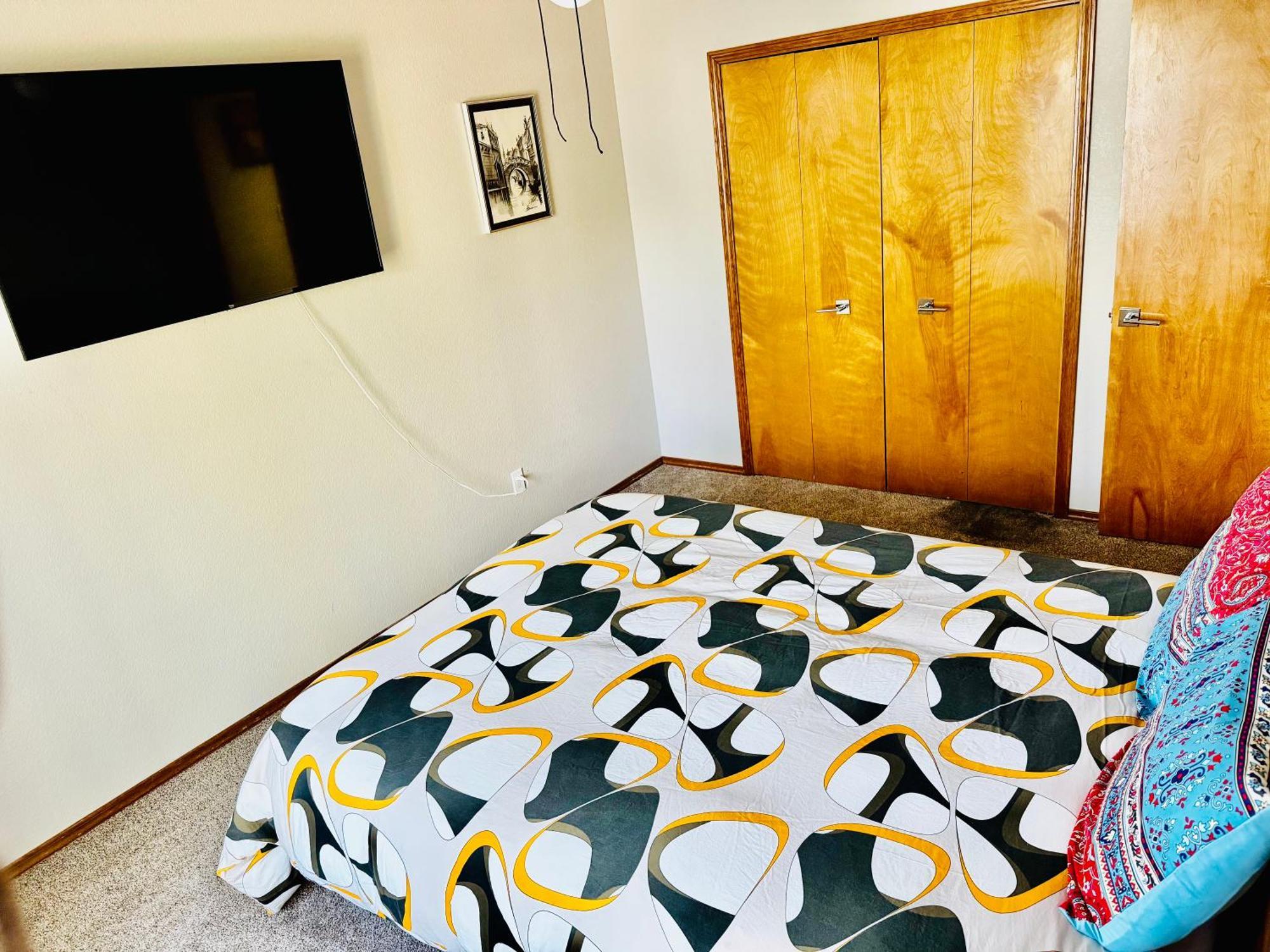 Artsy Home Close To Usafa With Fireplace And Patio コロラドスプリングス エクステリア 写真